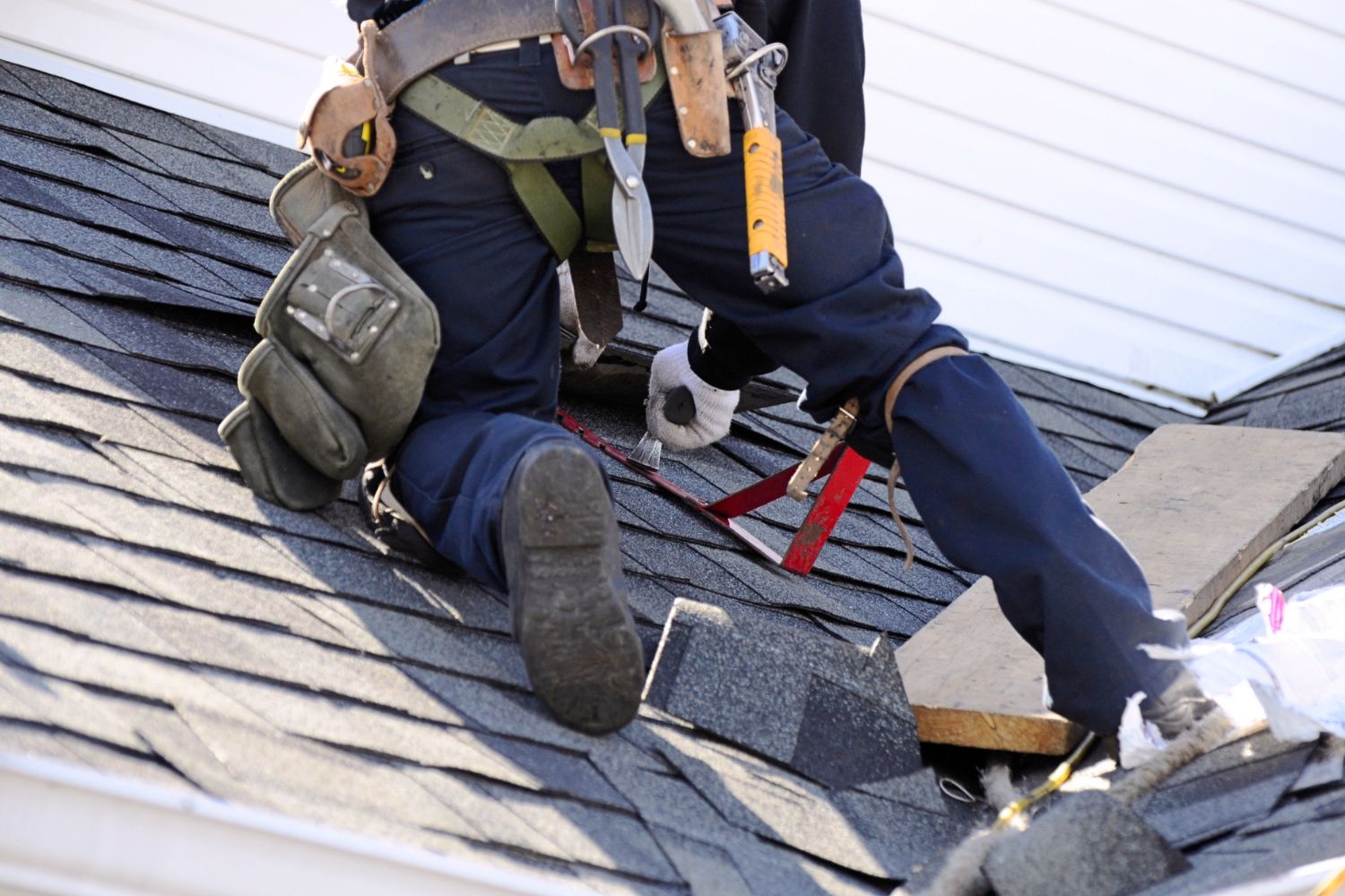 How To Decide Between Residential Roof Repair or Replacement